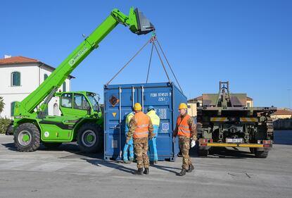 50 tonnellate di beni di prima necessità per Gaza. L'iniziativa del Ministero della Difesa 8