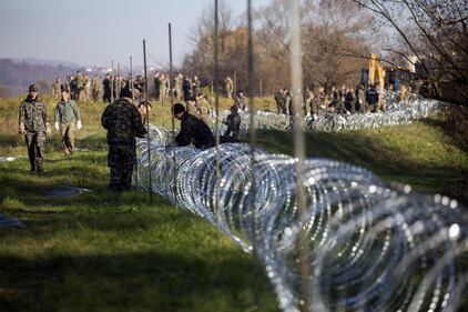 La Slovenia alza il muro 5