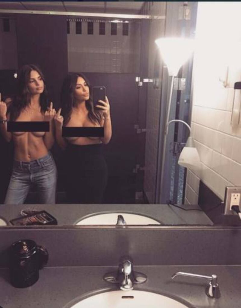I topless VIP su social network, immagini 25