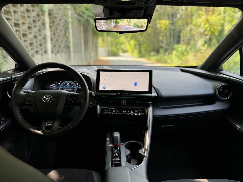 Toyota C-HR 2024: guarda la gallery del nuovo crossover full-hybrid 8