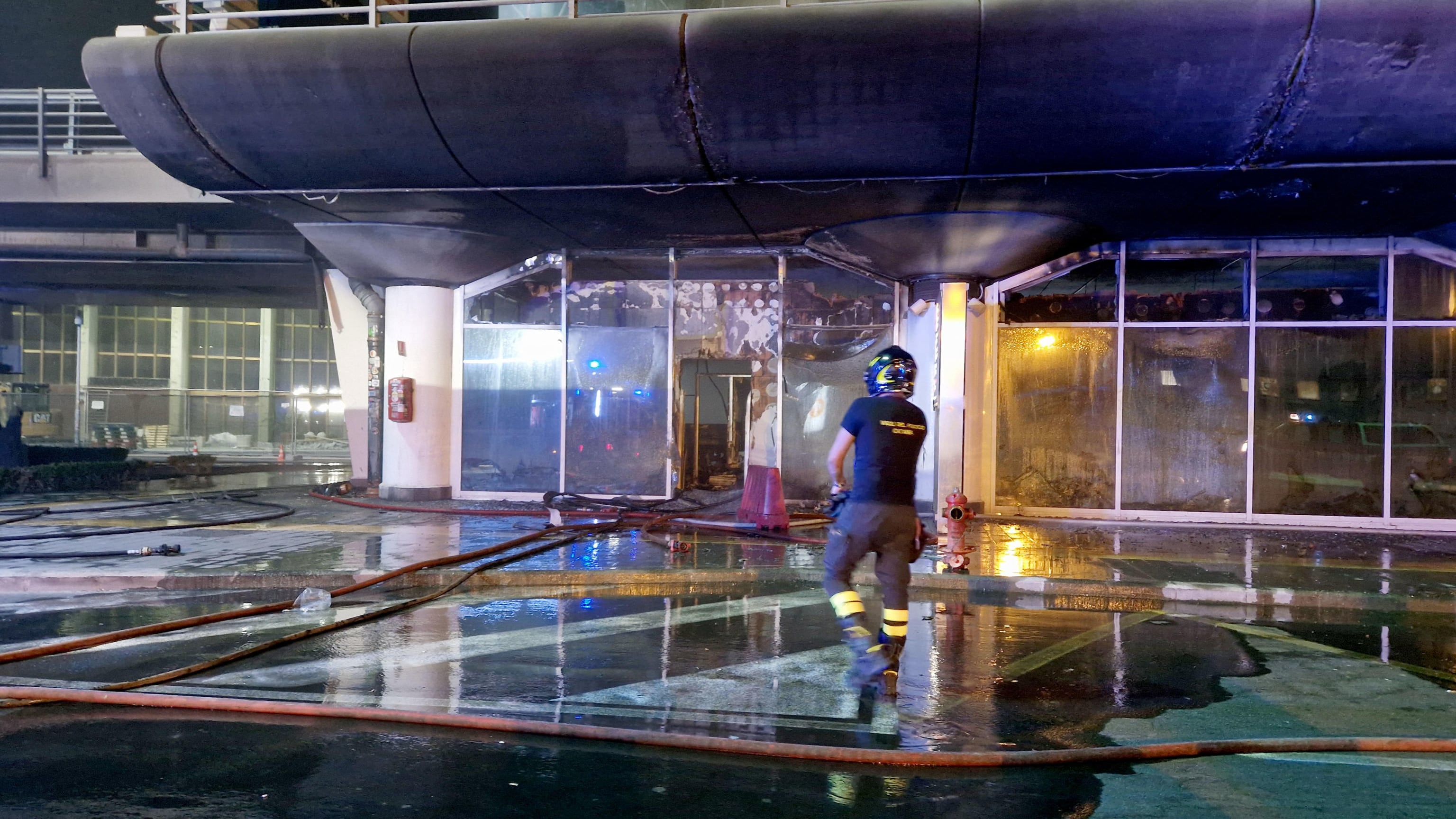 Incendio all'aeroporto di Catania, l'ipotesi: "Partito da un cavo di una stampante"