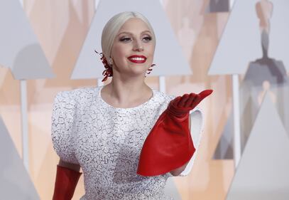 Lady Gaga per il terremoto: foto 29