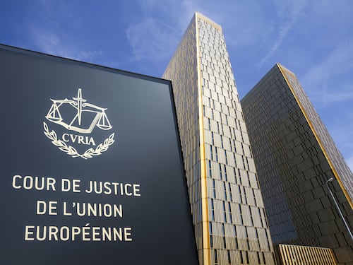 L'Europa ci vuole imporre anche l'assegno per gli stranieri