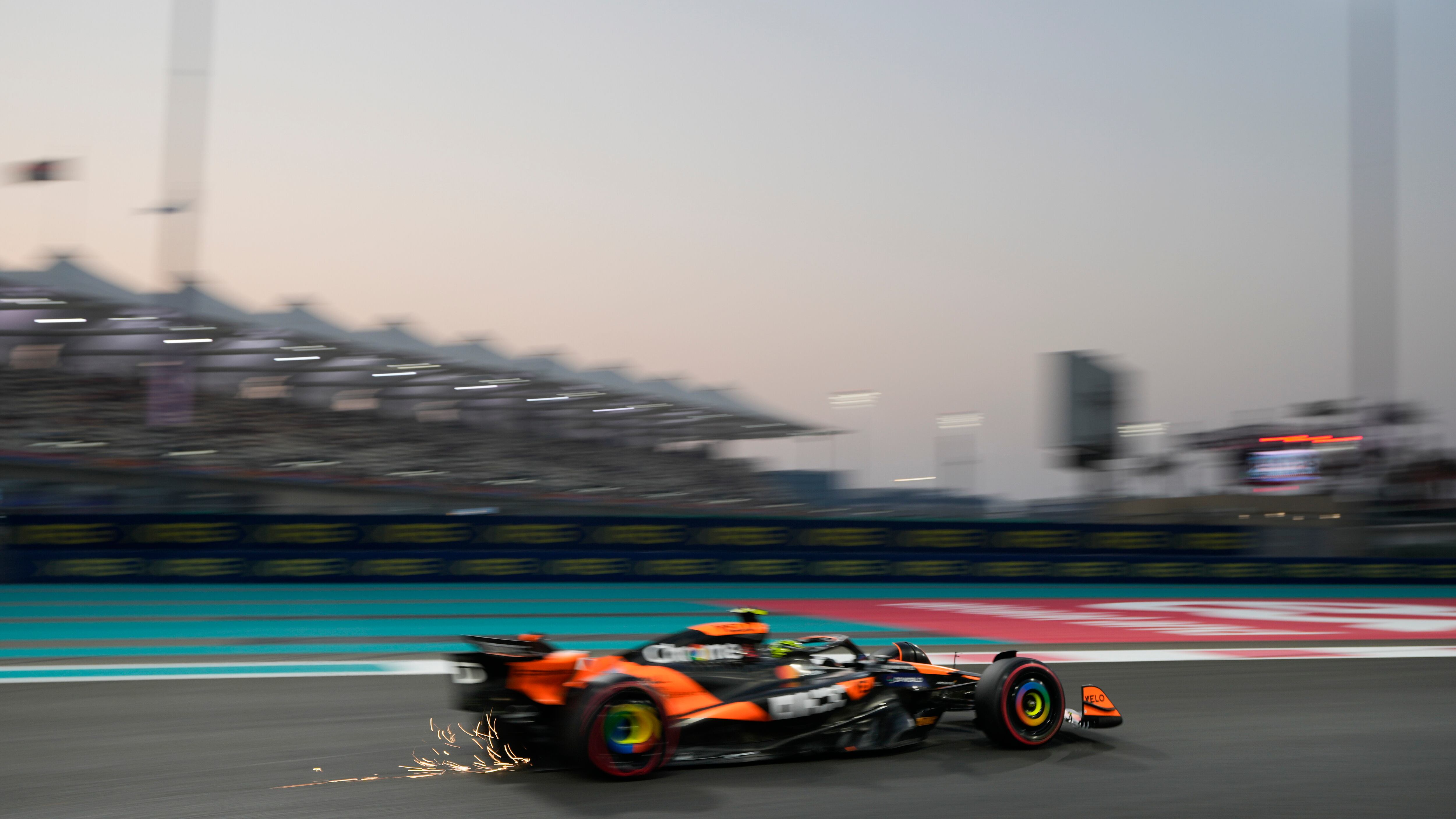 F1, pole position per Norris ad Abu Dhabi. Leclerc ultimo, Sainz terzo