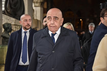 Silvio Berlusconi nel Famedio di Milano: "Un onore per la nostra famiglia"  5