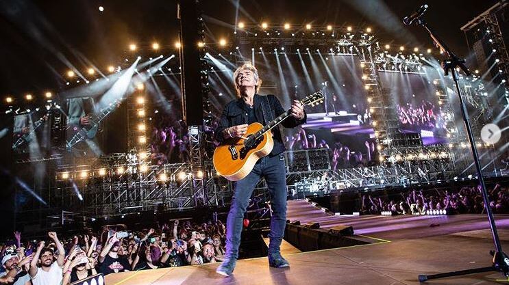 Ligabue loda il suo pubblico: "Ho bisogno di te, che hai bisogno di me"