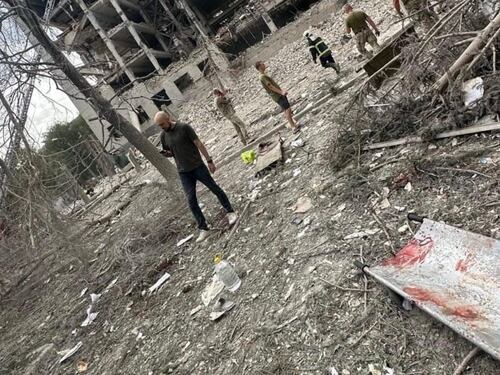 Razzi su Poltava: è strage. Caos dimissioni a Kiev: Kuleba pronto a lasciare