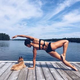 Celebrity e Yoga, le più belle foto su Instagram 13