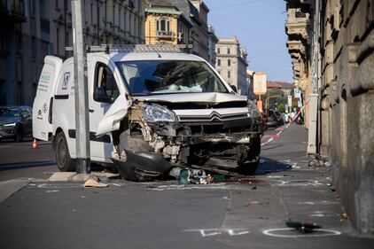 Furgone investe quattro pedoni a Milano