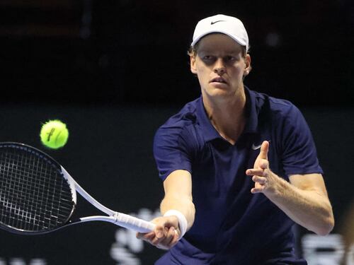 Sinner strapazza Tsitsipas: ora c'è Djokovic