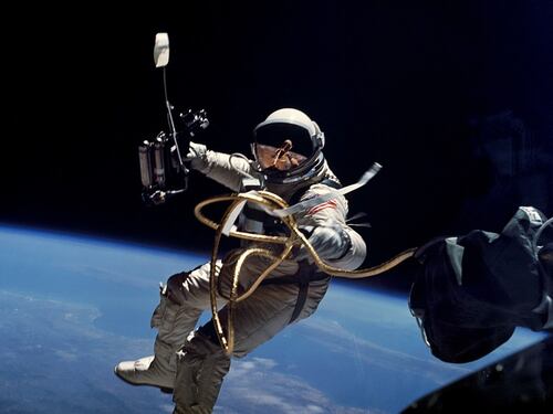 La Nasa offre 30mila dollari per risolvere il problema delle feci degli astronauti