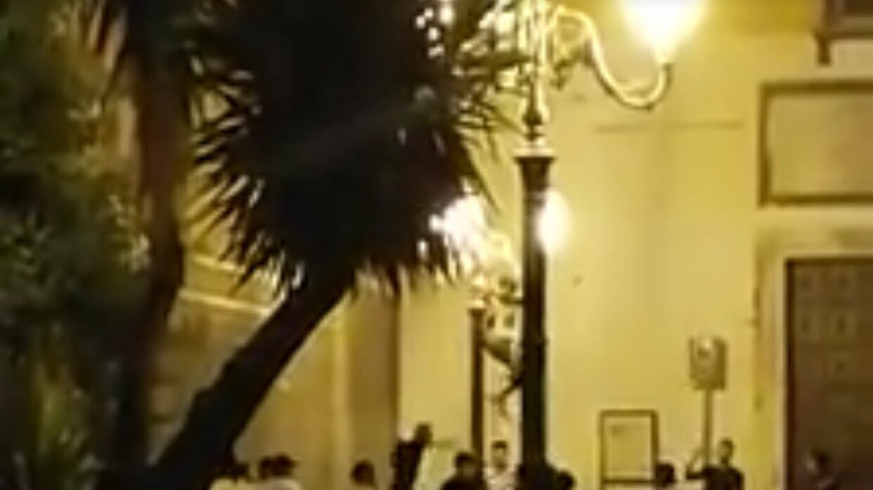 Napoli, baby gang scatenata mette in fuga i passati con urla e atti vandalici