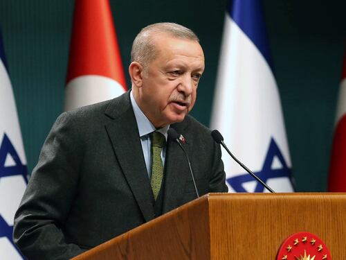 Erdogan attacca: "Crimini da Netanyahu". Von der Leyen a Rafah: "Più aiuti ai civili"