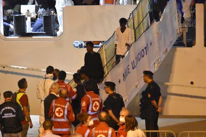 Lo sbarco dei minori dalla Diciotti 1