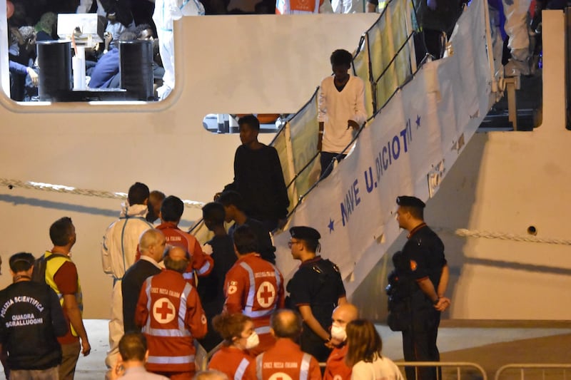 Lo sbarco dei minori dalla Diciotti 1