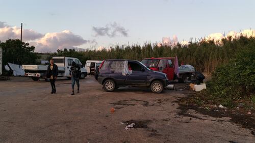 Accampati in un'ex fabbrica i rom sgomberati a Giugliano  5