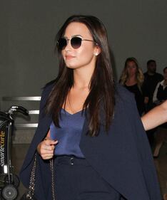 Demi Lovato hot in calze a rete 14