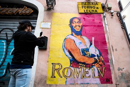 Roma giù pazza per Lukaku, spunta un murale 6