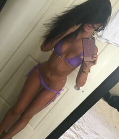 Playmate nuda sul vulcano sacro, le foto 3