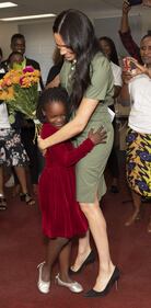 Meghan Markle raggiante in Africa: foto 10
