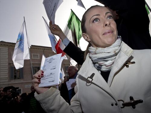 Fratelli d'Italia protesta contro Renzi davanti al Quirinale