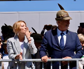 Meloni al raduno degli alpini: FOTO 6