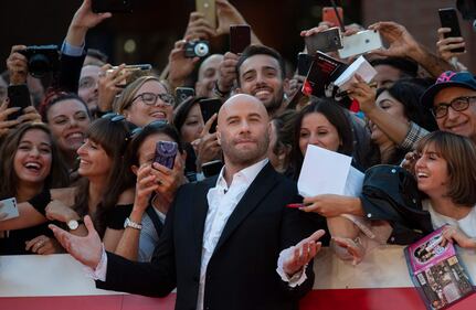 Pioggia di selfie per John Travolta al Festival del Cinema di Roma  2