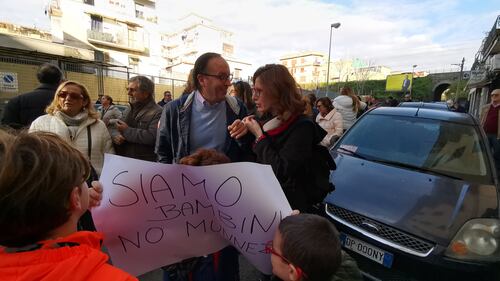 Napoli, a Bagnoli la protesta contro lo sversamento illecito di rifiuti 7