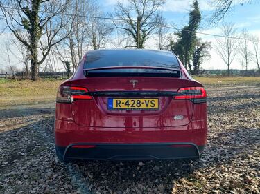 Tesla Model X Plaid, un’astronave da oltre 1.000 CV: guarda le foto 8