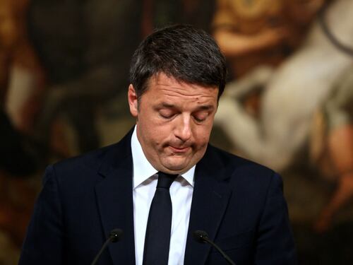 Matteo Renzi sale al Quirinale, ma Mattarella lo "congela"