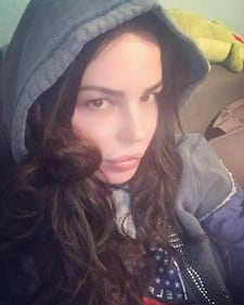 Nina Moric, seno nudo su Facebook contro i lunedì 9