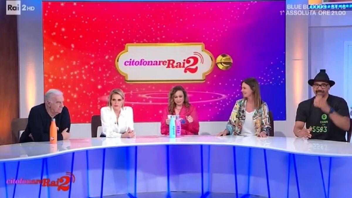 "Non la saluto". La stoccata di Simona Ventura contro Heather Parisi