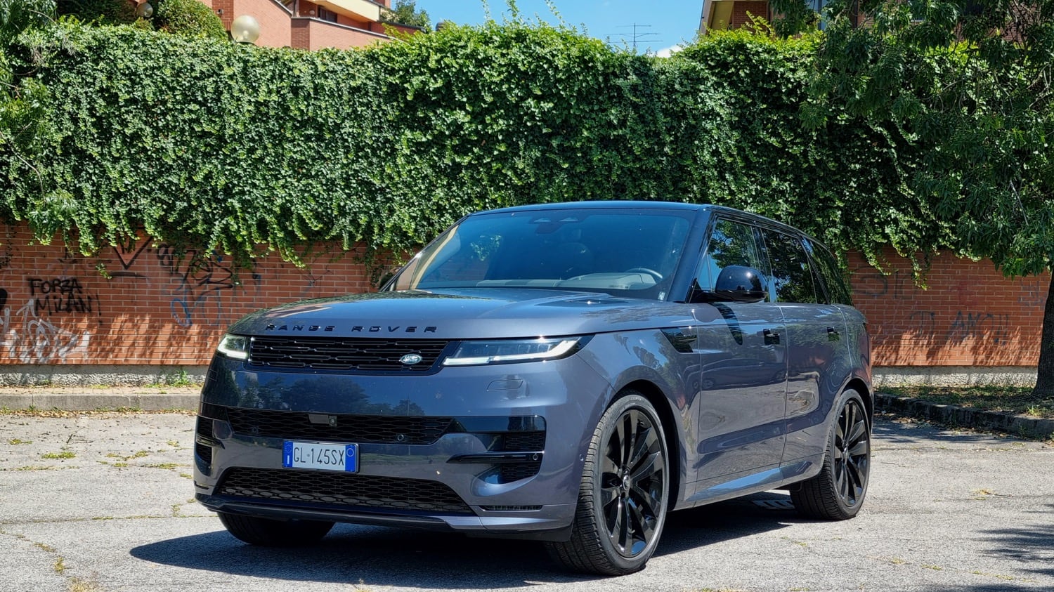 Range Rover Sport 2023: classe, tecnologia e design. La prova del nuovo SUV