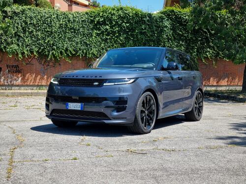 Range Rover Sport 2023: classe, tecnologia e design. La prova del nuovo SUV