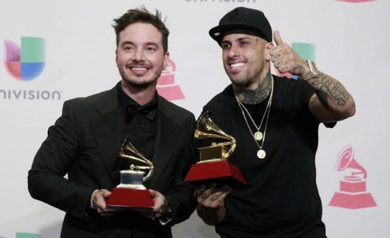 J Balvin, le foto del fenomeno latino stasera a Sanremo 8