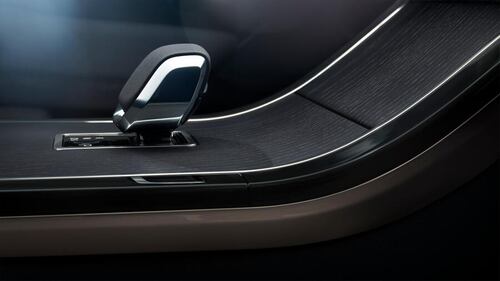 Nuova Range Rover Velar: ecco le foto 3