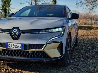 Renault Megane E-TECH: guarda le foto 7