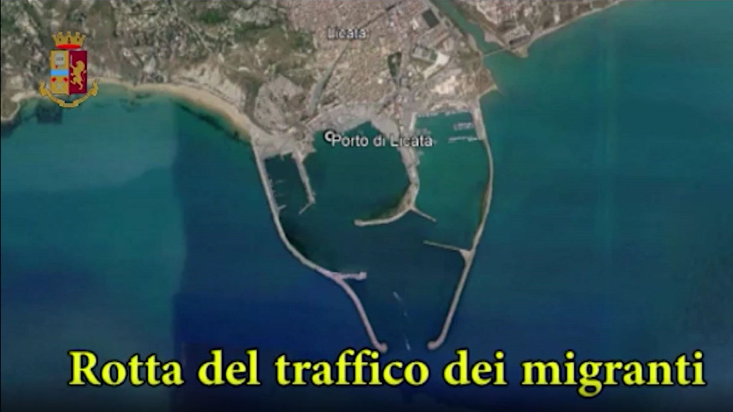 "Se serve buttateli in acqua". Così i taxi del mare ci portano i migranti: il video