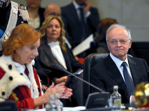 Sipario sul "duro e puro" tritato nel folle meccanismo di questa (sua) giustizia