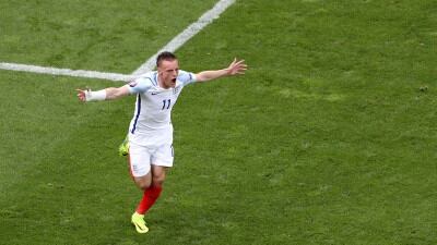 L'Inghilterra è viva, 2-1 al Galles: Vardy-Sturridge salvano Hodgson