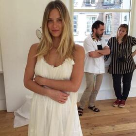 Bar Refaeli, addio al nubilato in piscina 20