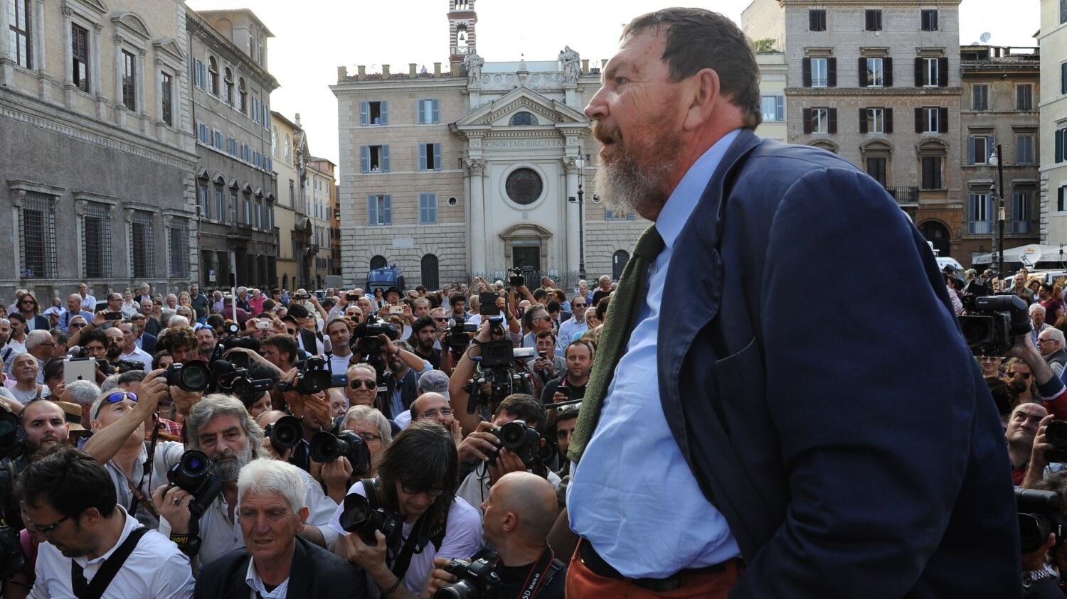 L'appello di Ferrara ai giuristi: "Il bullo Salvini va denunciato"