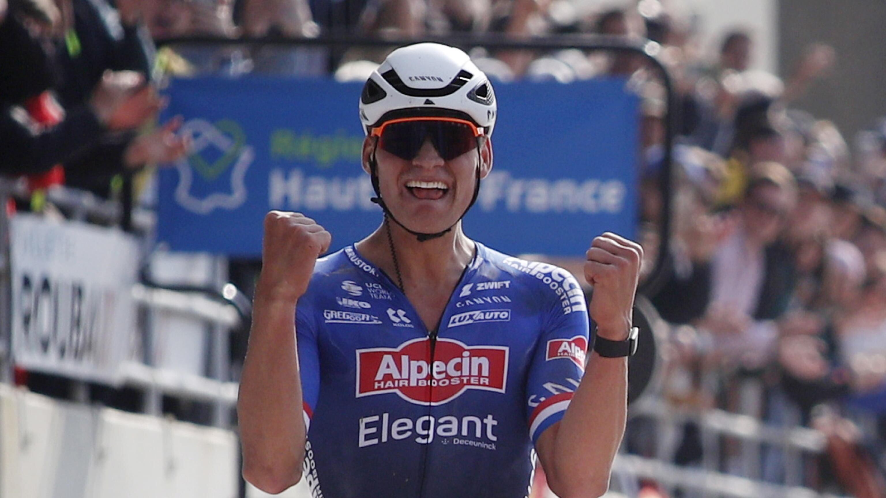 Alla Parigi-Roubaix trionfa Van der Poel, Ganna solo sesto