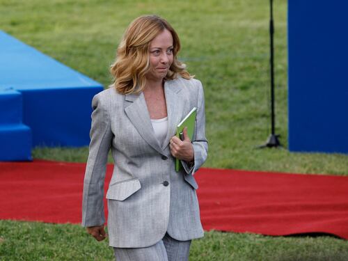 "Vado al seggio, ma non ritiro le schede". Meloni fa impazzire la sinistra sul referendum