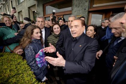Berlusconi a Napoli: visita nel centro storico 11