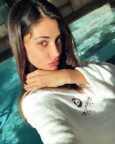 Belen, foto sexy in bikini sotto il sole 8