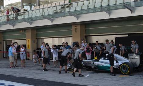 F1, Ferrari "beccata" a spiare la Mercedes 1