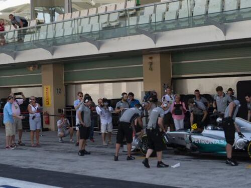 F1, Ferrari "beccata" a spiare la Mercedes