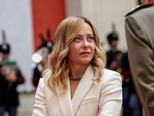Meloni, mossa anti-Vannacci. Registra il suo timbro vocale