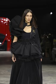 Bella Hadid sexy a Parigi 4
